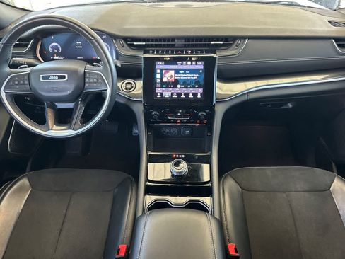 Used 2022 Jeep Grand Cherokee L Laredo RWD image 4