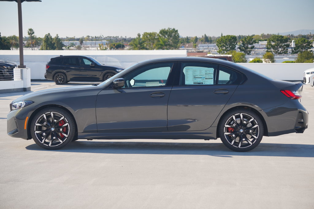 Used 2026 BMW 330i Sedan w/ M Sport Package RWD image 4