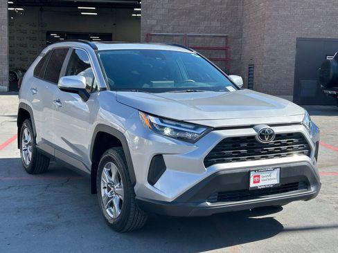 Used 2024 Toyota RAV4 XLE AWD/4WD image 7