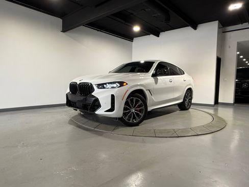 Used 2024 BMW X6 xDrive40i w/ Premium Package AWD/4WD image 3
