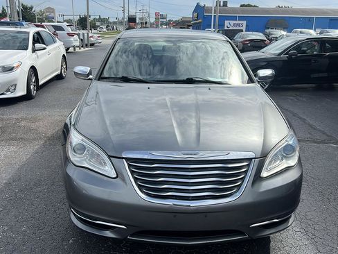 Used 2011 Chrysler 200 Limited FWD image 8