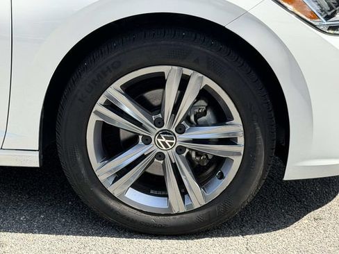 Certified 2023 Volkswagen Jetta SE w/ Panoramic Sunroof Package FWD image 11