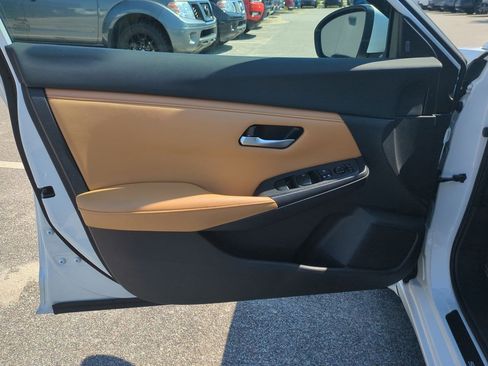 Certified 2021 Nissan Sentra SV w/ SV Premium Package FWD image 13