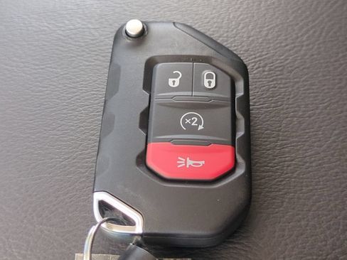 Used 2025 Jeep Wrangler Unlimited Sahara AWD/4WD image 31