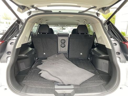 Certified 2018 Nissan Rogue SV image 26