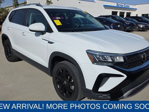 Used 2022 Volkswagen Taos SE image 7