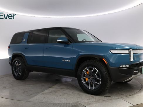 Used 2023 Rivian R1S Adventure image 5