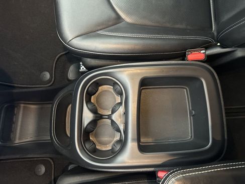 Used 2025 Chrysler Pacifica Select image 27