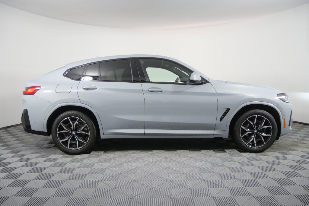 Certified 2024 BMW X4 xDrive30i w/ Premium Package AWD/4WD image 3