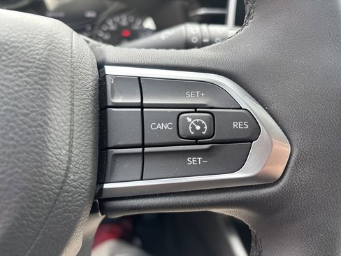 Used 2025 Jeep Compass Latitude AWD/4WD image 20