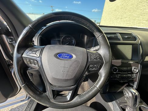 Used 2018 Ford Explorer XLT w/ Equipment Group 201A FWD image 8