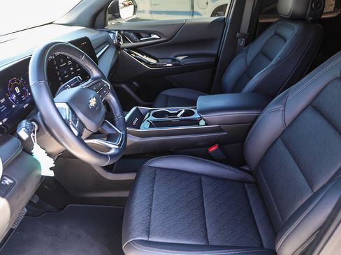 Used 2025 Chevrolet Equinox LT w/ Convenience Package II FWD image 17