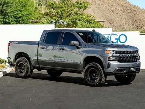 Used 2021 Chevrolet Silverado 1500 Custom w/ LPO, Blackout Package AWD/4WD image 4