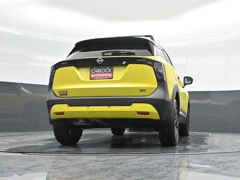 Used 2025 Nissan Kicks SR FWD image 28