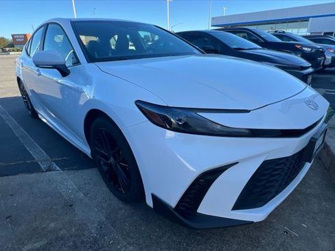 Certified 2025 Toyota Camry SE w/ Convenience Package FWD image 3