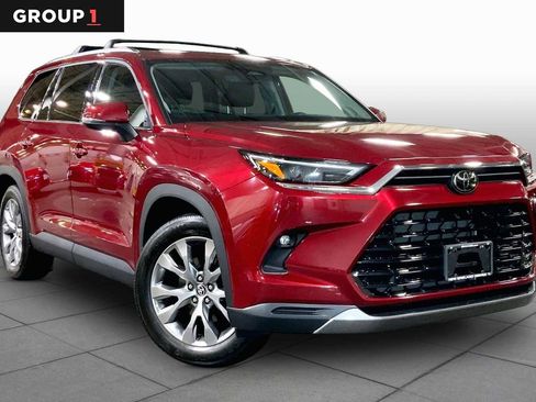 Certified 2024 Toyota Grand Highlander AWD image 3