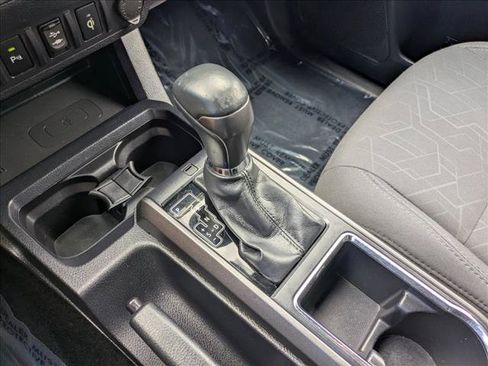 Used 2017 Toyota Tacoma TRD Off-Road w/ Premium & Technology Package AWD/4WD image 12