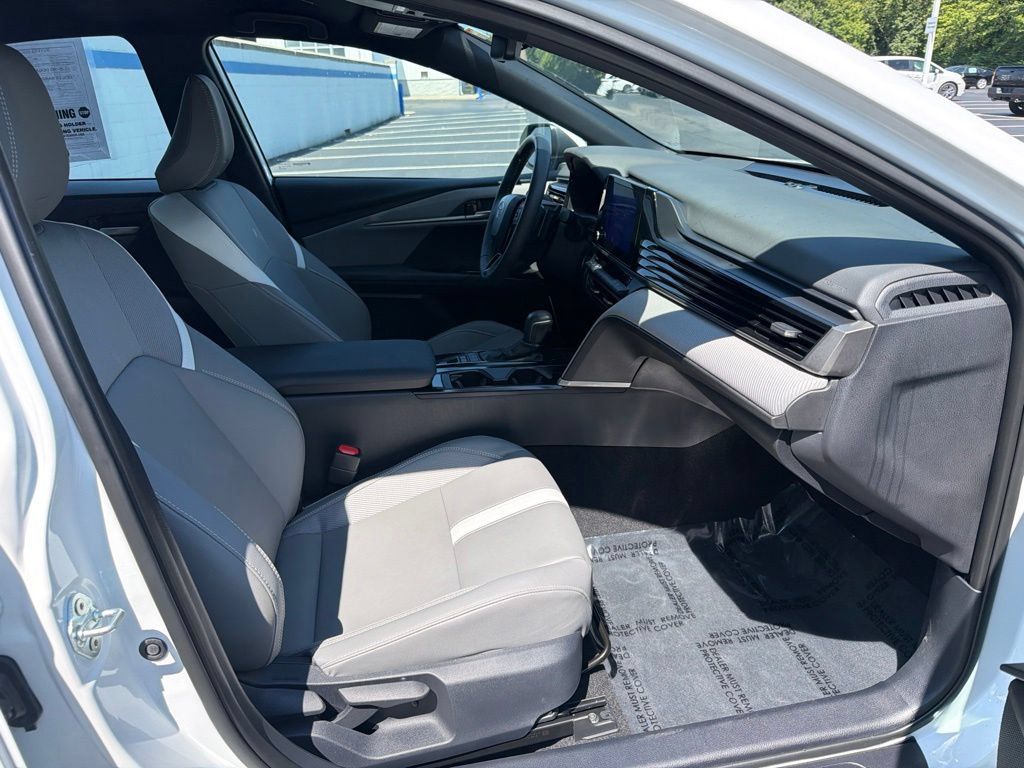 Used 2025 Toyota Camry SE w/ Convenience Package FWD image 23