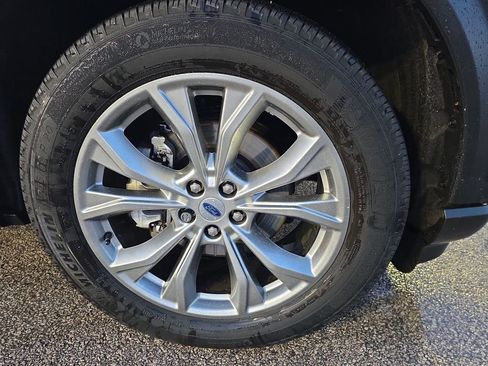 Used 2023 Ford Explorer XLT w/ Equipment Group 202A image 9