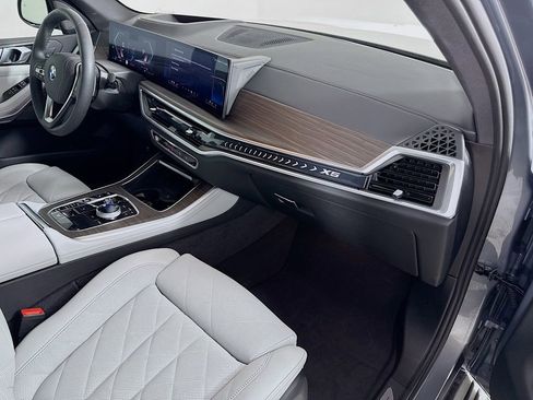 Used 2026 BMW X5 sDrive40i w/ Executive Package image 31