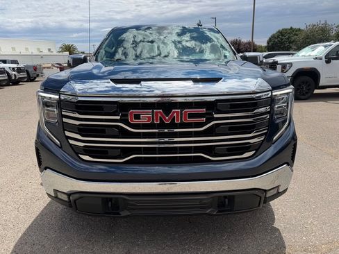Used 2022 GMC Sierra 1500 SLT w/ SLT Convenience Package AWD/4WD image 2