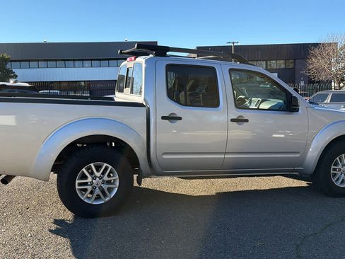 Used 2014 Nissan Frontier SV image 4
