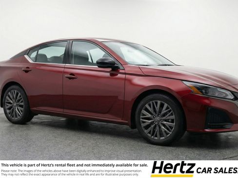 Used 2025 Nissan Altima 2.5 SV FWD image 1