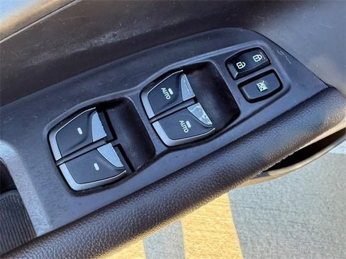 Used 2017 Hyundai Santa Fe SE image 15