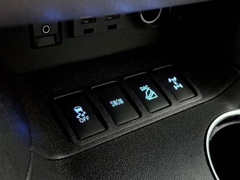 Used 2019 Toyota Highlander XLE AWD/4WD image 40