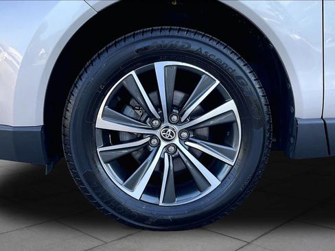 Used 2021 Toyota Venza LE AWD/4WD image 10