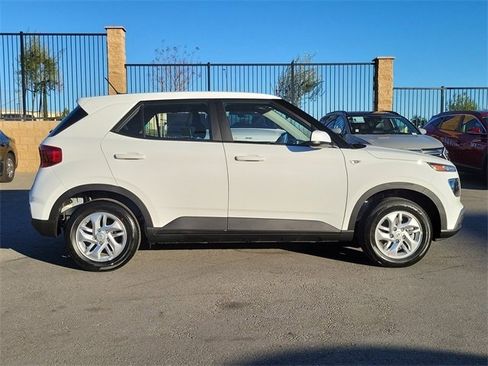 New 2026 Hyundai Venue SE image 25