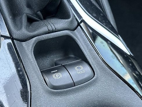Used 2021 Toyota Corolla LE FWD image 21