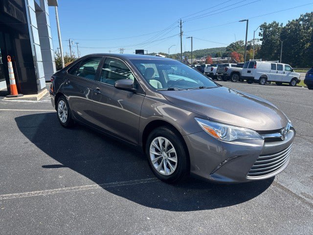 Used 2017 Toyota Camry LE FWD image 4
