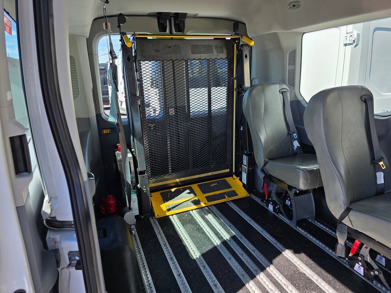 Used 2018 Ford Transit 150 XL RWD image 15