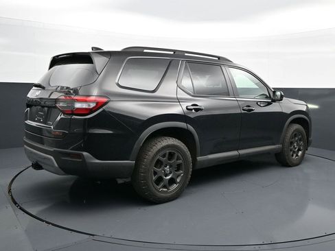 Used 2025 Honda Pilot TrailSport image 7