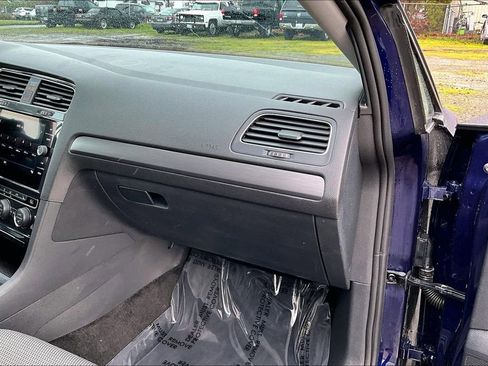 Used 2019 Volkswagen e-Golf SE image 20