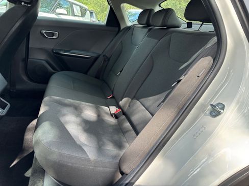 Used 2025 Kia K4 FWD image 36