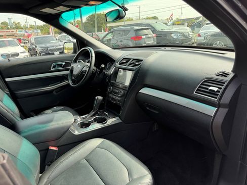 Used 2017 Ford Explorer XLT w/ Equipment Group 202A image 20