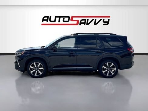 Used 2025 Honda Pilot Touring image 4