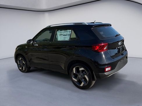 New 2026 Hyundai Venue SEL FWD image 3