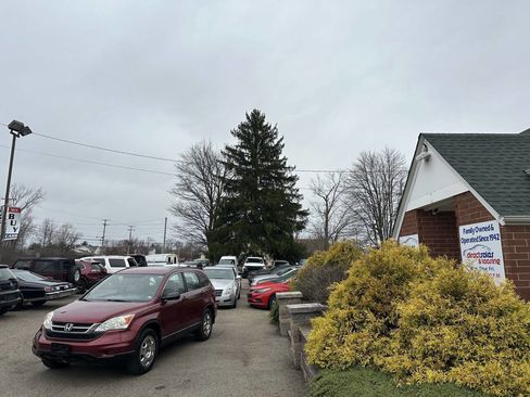 Used 2011 Honda CR-V LX image 1