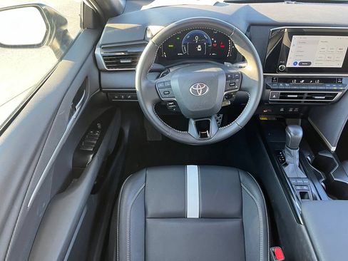 Used 2025 Toyota Camry SE FWD image 7