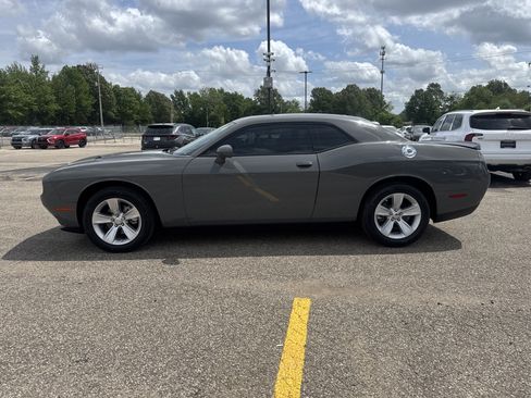 Used 2023 Dodge Challenger SXT image 2