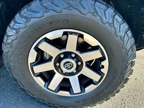 Used 2018 Toyota 4Runner 4WD image 34