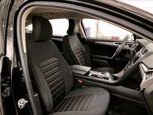 Used 2018 Ford Fusion SE w/ Fusion SE Technology Package FWD image 7