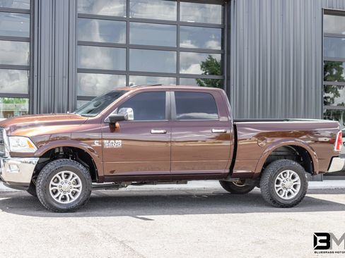Used 2015 RAM 3500 Laramie w/ Convenience Group AWD/4WD image 3