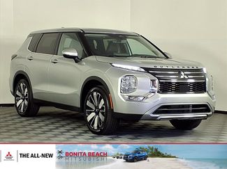 Used 2025 Mitsubishi Outlander SE video 1