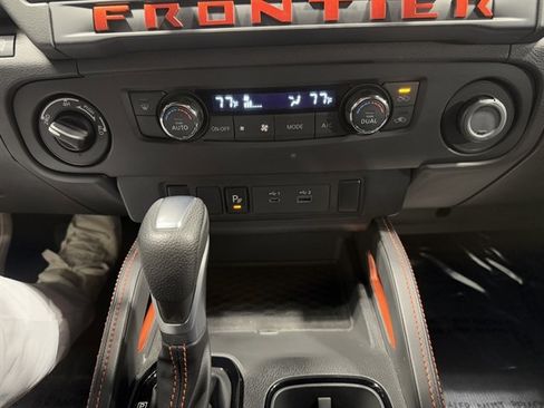 Used 2025 Nissan Frontier PRO-4X image 37