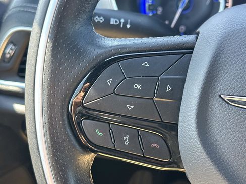 Used 2020 Chrysler Pacifica Limited w/ Advanced Safetytec Group FWD image 22