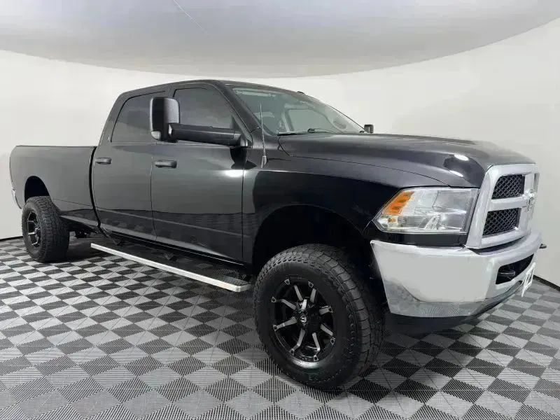 Used 2018 RAM 3500 Tradesman w/ Chrome Appearance Group AWD/4WD image 6